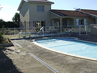 Barrière de piscine remplissage verre avec croix de St-andré