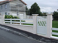 Barrière de clôture & portillon en lames inclinées