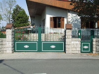 Portail coulissant et portillon Amboise forme chapeau de gendarme